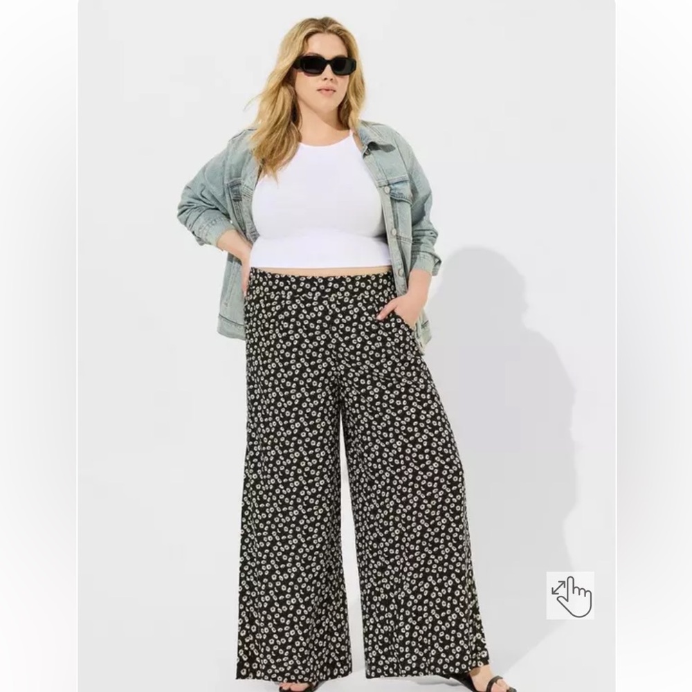 Torrid Black and White Floral Wide-Leg Pants